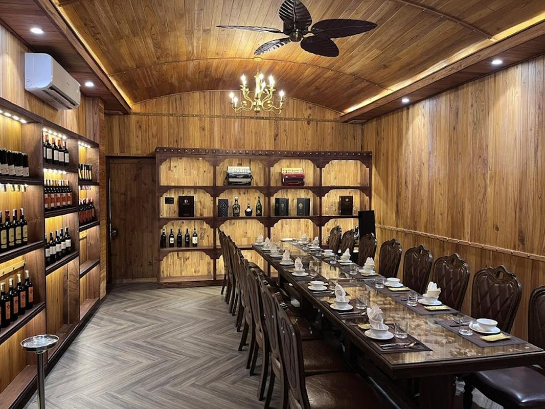 핫플로 유명한 매장 인도차이나 레스토랑 112