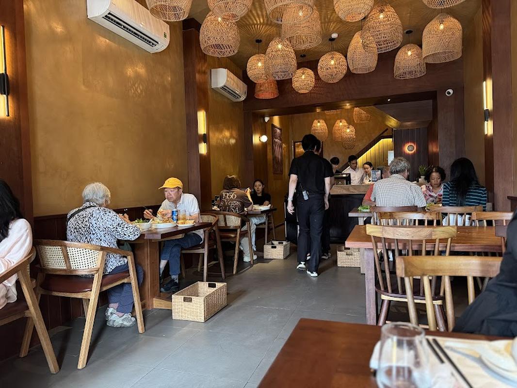 냐 하잉 론 지오, 다낭 여행 중 방문