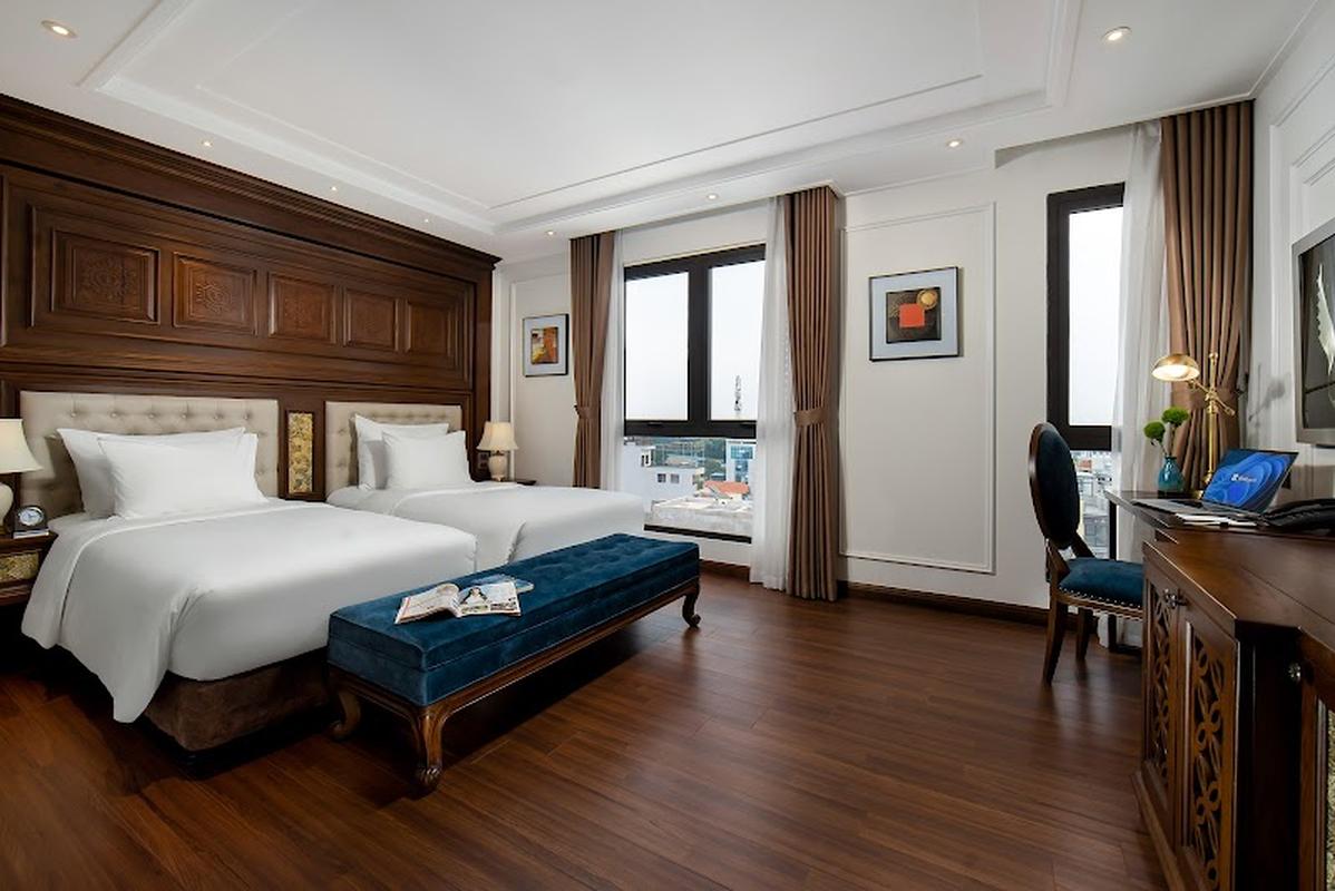 현지 느낌의 매장 더 큐 호텔