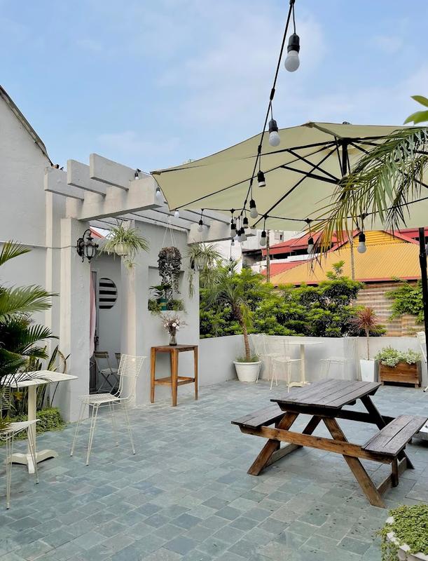 현지 느낌의 하노이 S.ii.U 커피