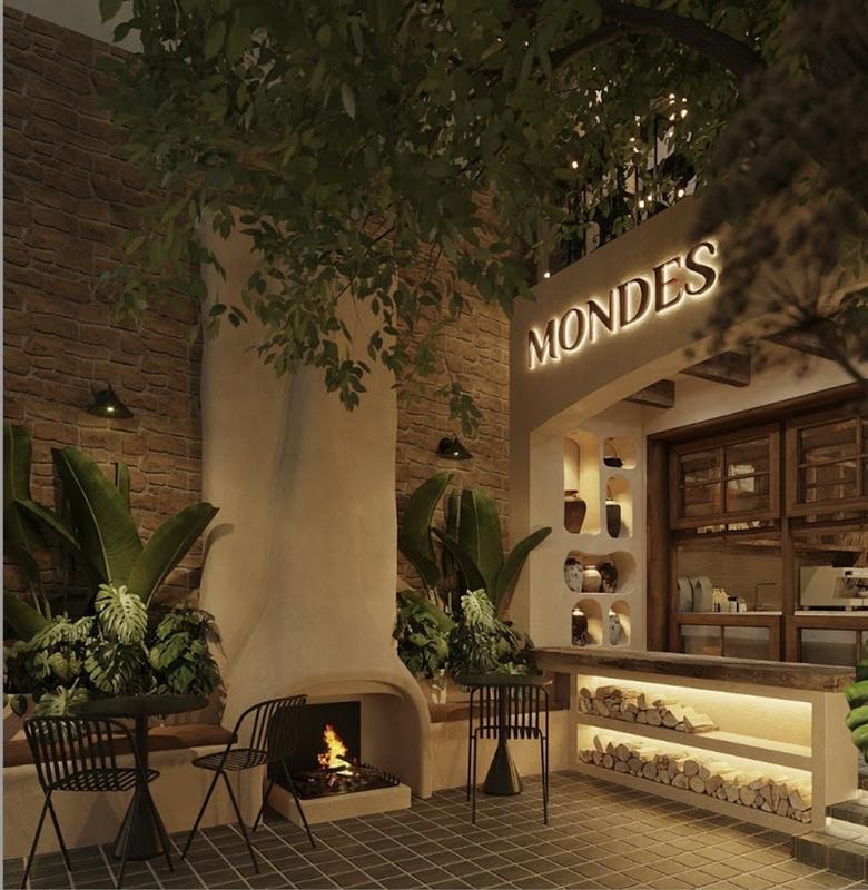 몬데스 카페, 하노이 여행 중 방문