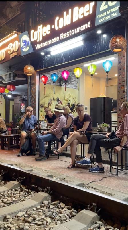 핫플로 유명한 매장 28 기차길 카페 앤 비스트로