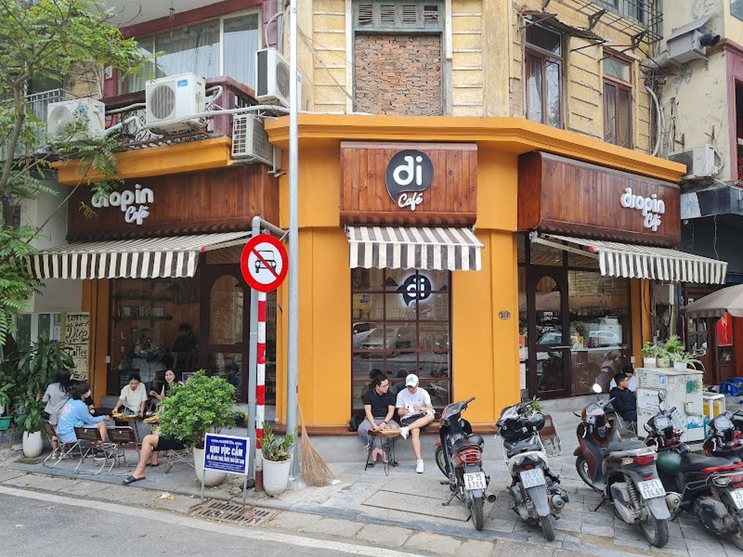드롭 인 카페, 하노이 여행 중 방문