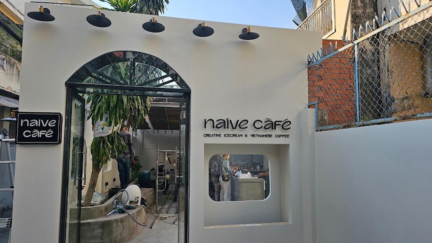나이브 카페, 호치민 여행 중 방문