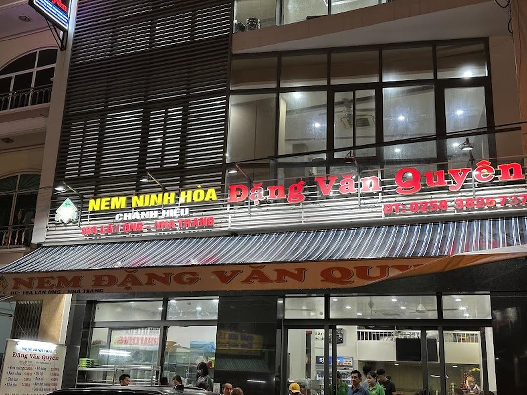 분위기 좋은 매장 넴 느엉 당 반 꾸엔