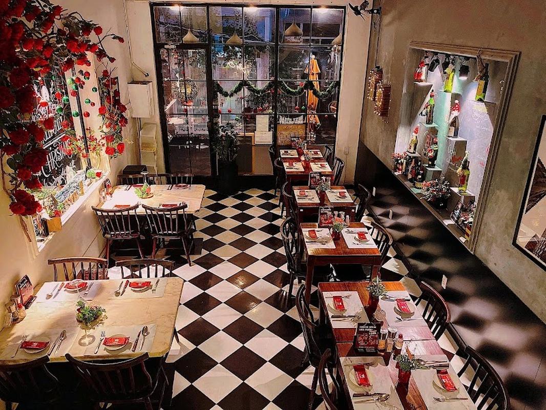 엘솔 미트 앤 와인, 호치민 여행 중 방문