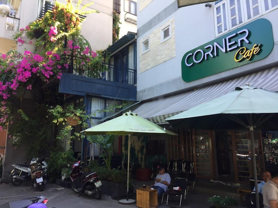 감성적인 사이공동식물원 코너 카페