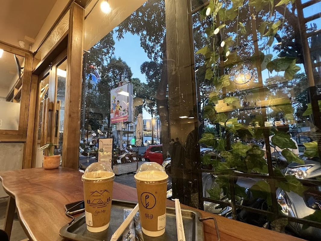 페라, 호치민 여행 중 방문