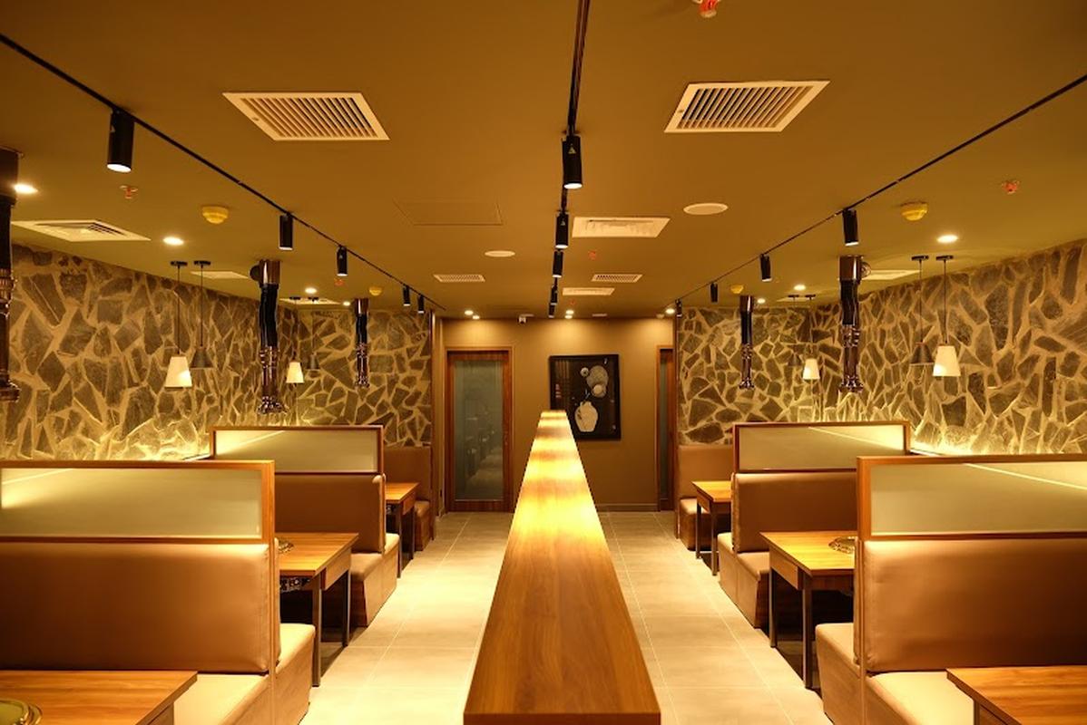 현지 느낌의 매장 신의주순대와쭈꾸미