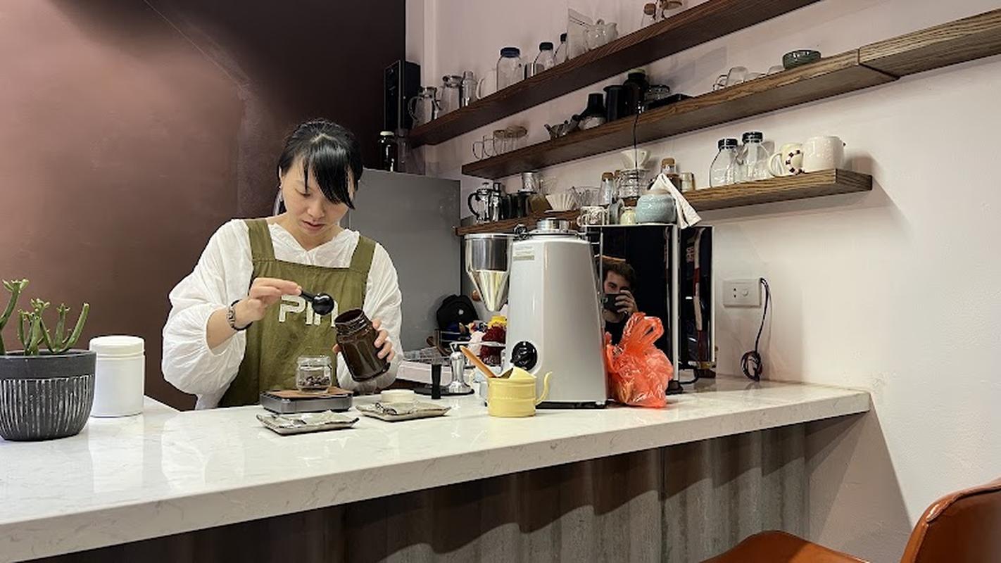 핫플로 유명한 호안끼엠호수 핀 카페 앤 클로즈