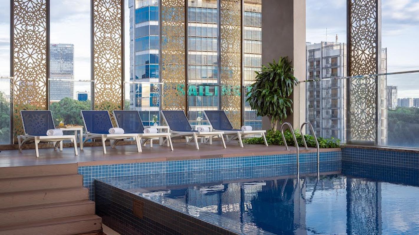 오키드 사이공 호텔, 호치민 여행 중 방문