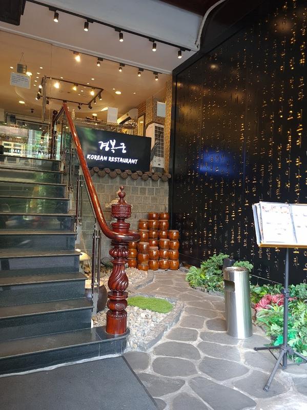 현지 느낌의 벤탄시장 경복궁