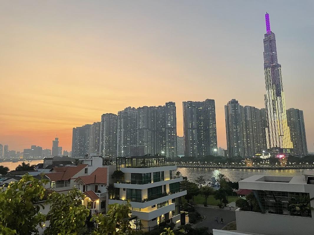 엠 빌리지 더 컴파운드, 호치민 여행 중 방문