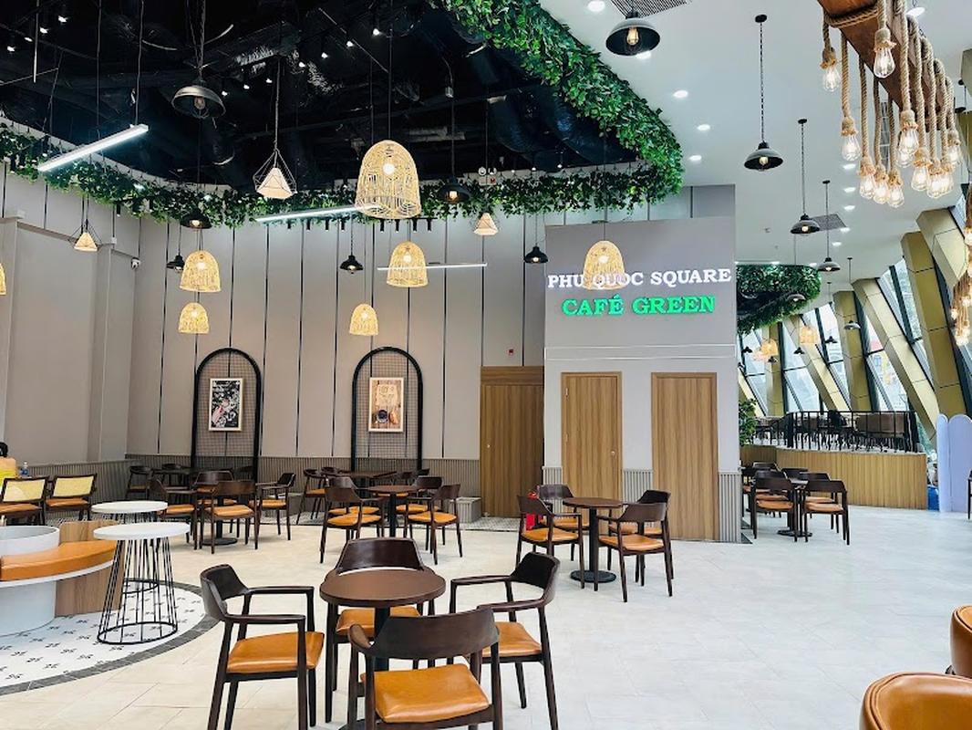 현지 느낌의 그랜드월드푸꾸옥 카페 그린